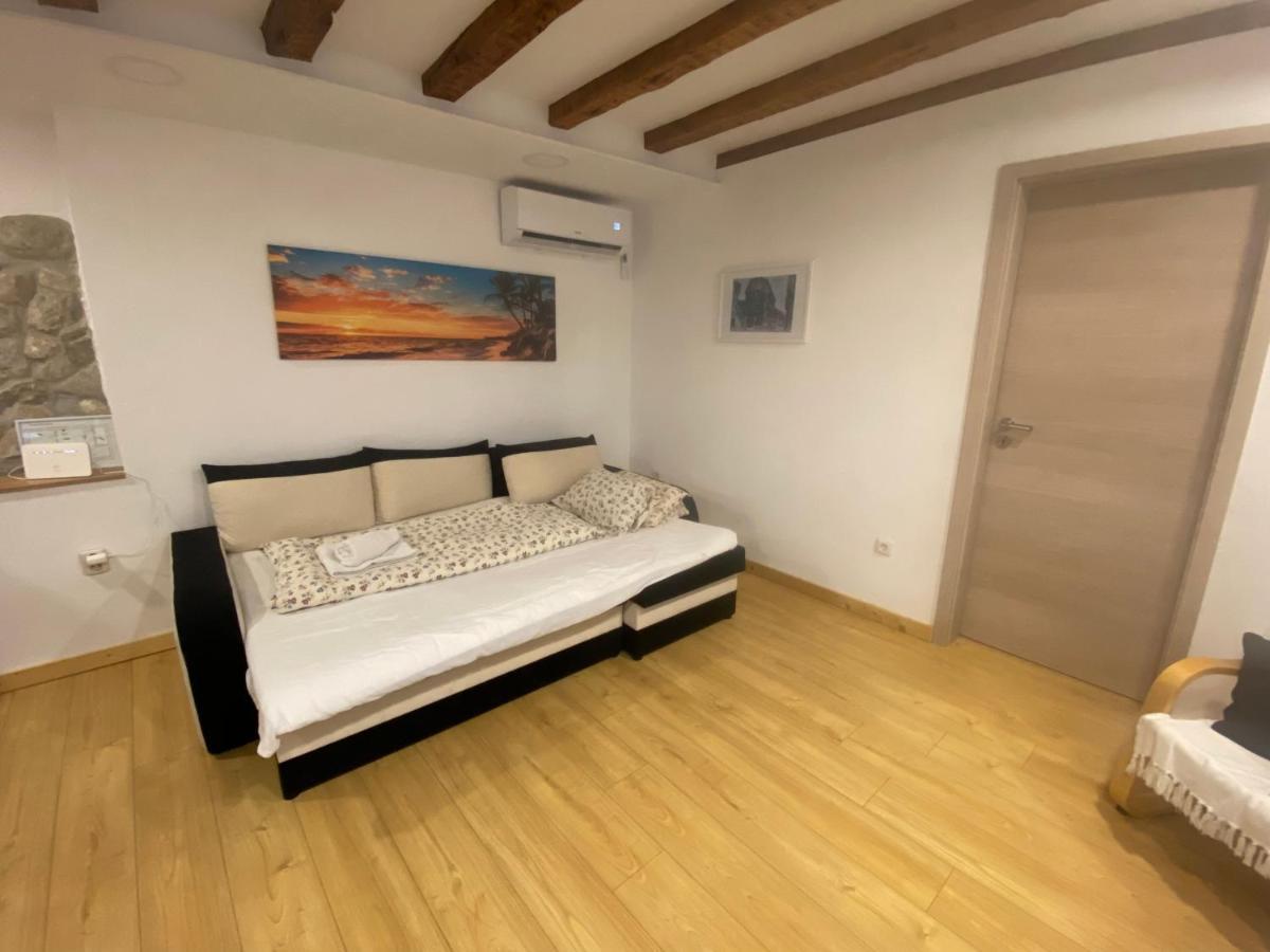 Dan Apartman *
